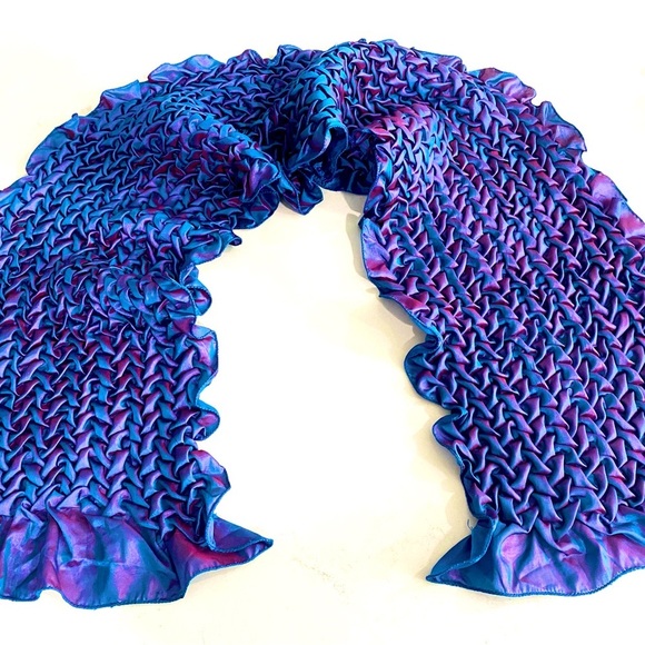 Blue/Purple Iridescent Table Scarf (2 sided - same coloring different pattern) - Picture 4 of 5